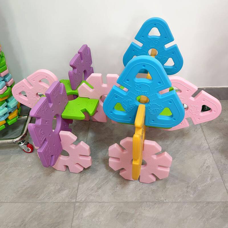 幼儿园儿童乐园大型几何雪花片加厚儿童益智拼插积木户外玩具组合