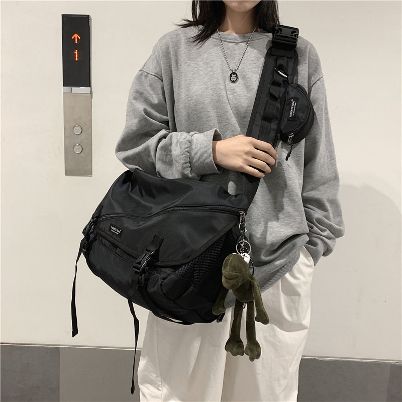 嘻哈潮酷男工装包单肩大容量斜挎包学生休闲潮流挎包女邮差机能包