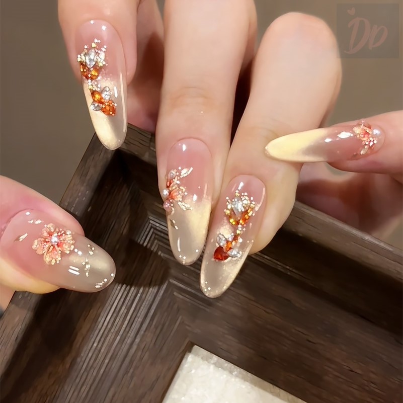 纯手工穿戴甲猫眼金色刺绣花瓣新中式国风锦鲤高级感显白2025新款