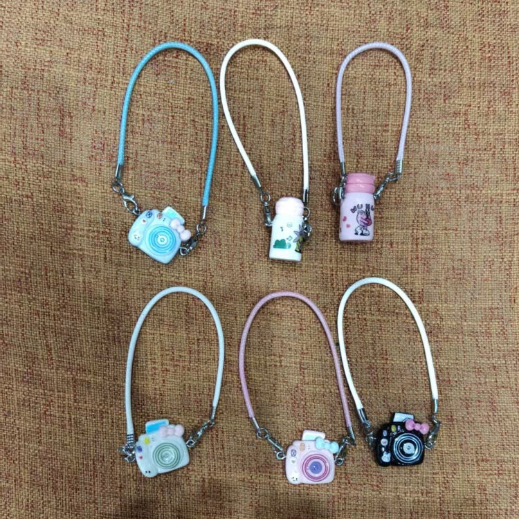 2025新款卡通迷你娃娃屋挂件小相机蝴蝶结挂脖配饰DIY创意
