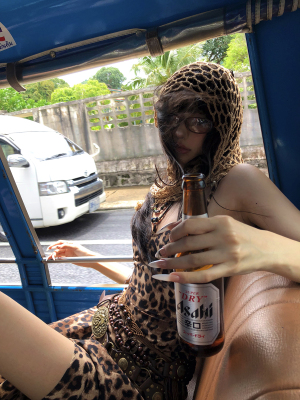 Se flatter 豹纹吊带开衩连衣长裙U领显瘦遮副乳A字大裙摆度假风