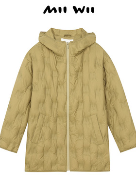 【断码清仓】末未MIIWII23冬黄绿色连帽羽绒服R234205女士