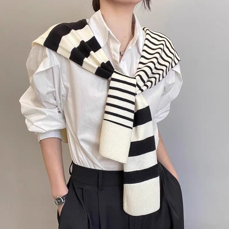 老钱风黑白条纹轻奢开衫披肩新品