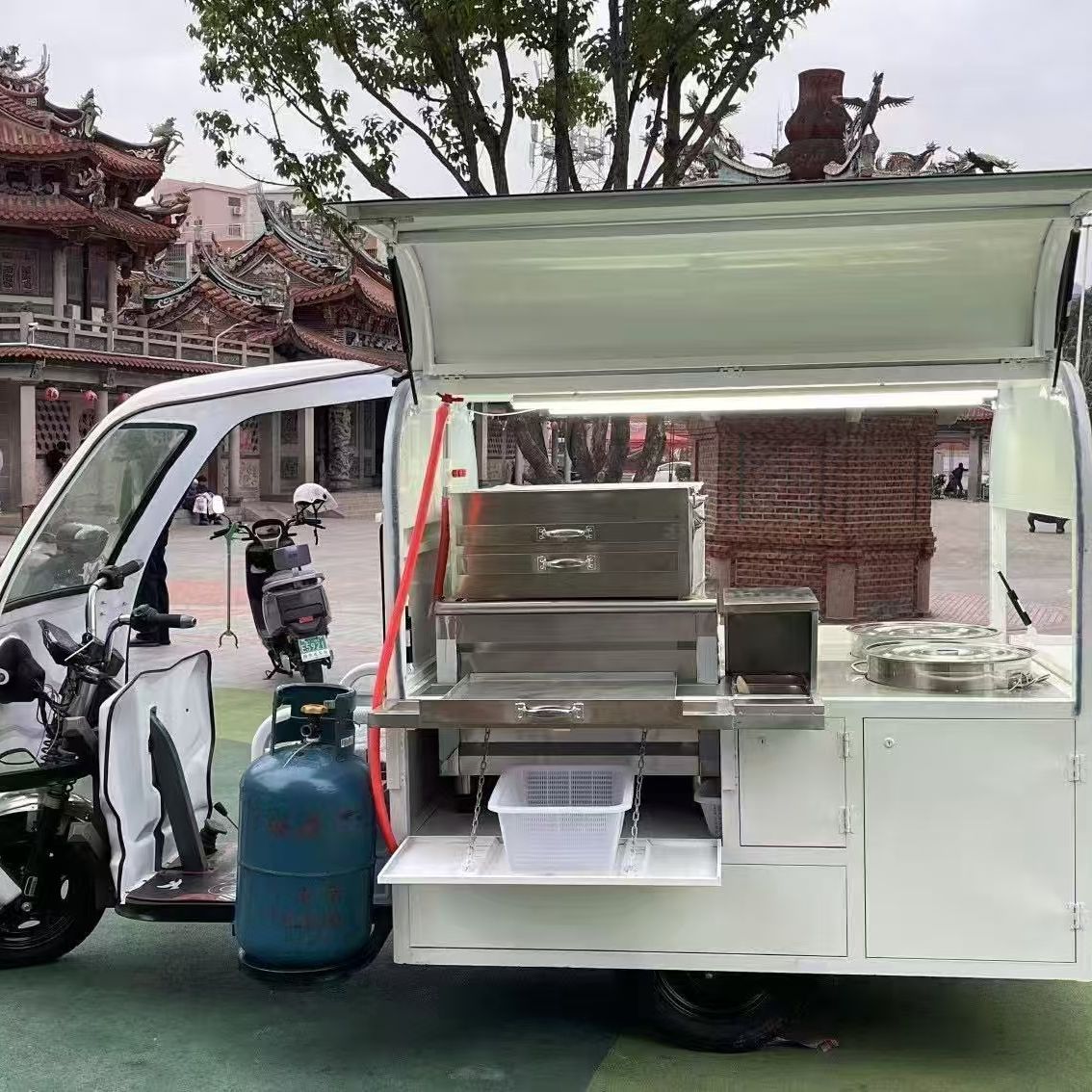 摆摊三轮车小吃多功能三轮专用广东肠粉餐车早餐移动流动炸串烧