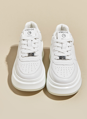 厚底百搭休闲面包鞋女2025新款春夏爆款小白鞋女轻便运动增高板鞋