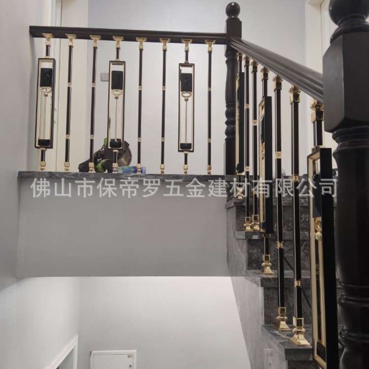 2021欧式铝艺水晶金属立柱别墅铜铝室内楼梯栏杆扶手护栏