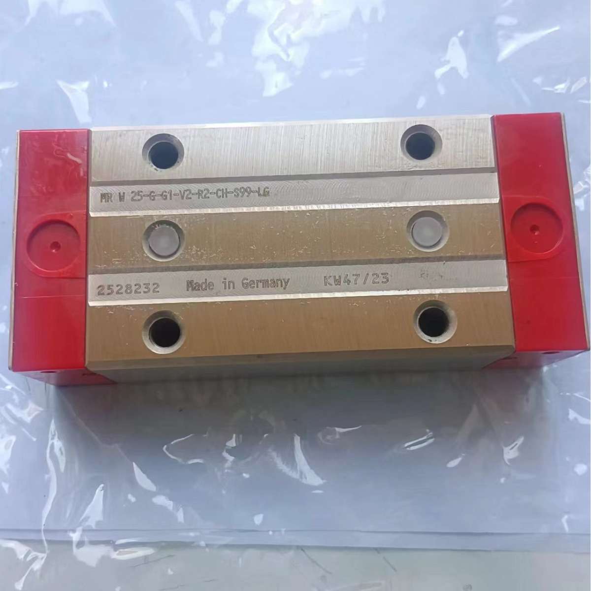 Schneeberger滑块BM W25-l-G1-V2-R1-CN-S00-LN一侧单孔加长型
