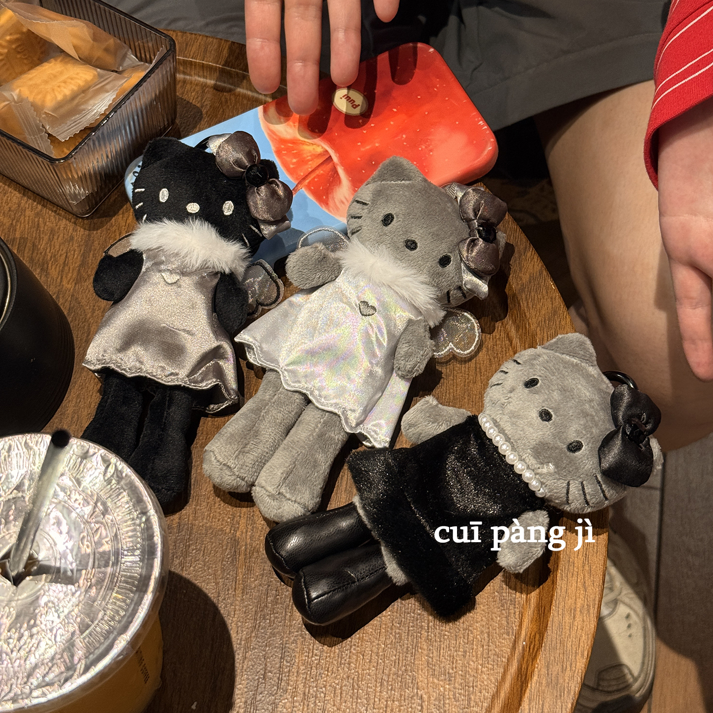 长腿碳灰Kitty毛绒黑皮天使挂件