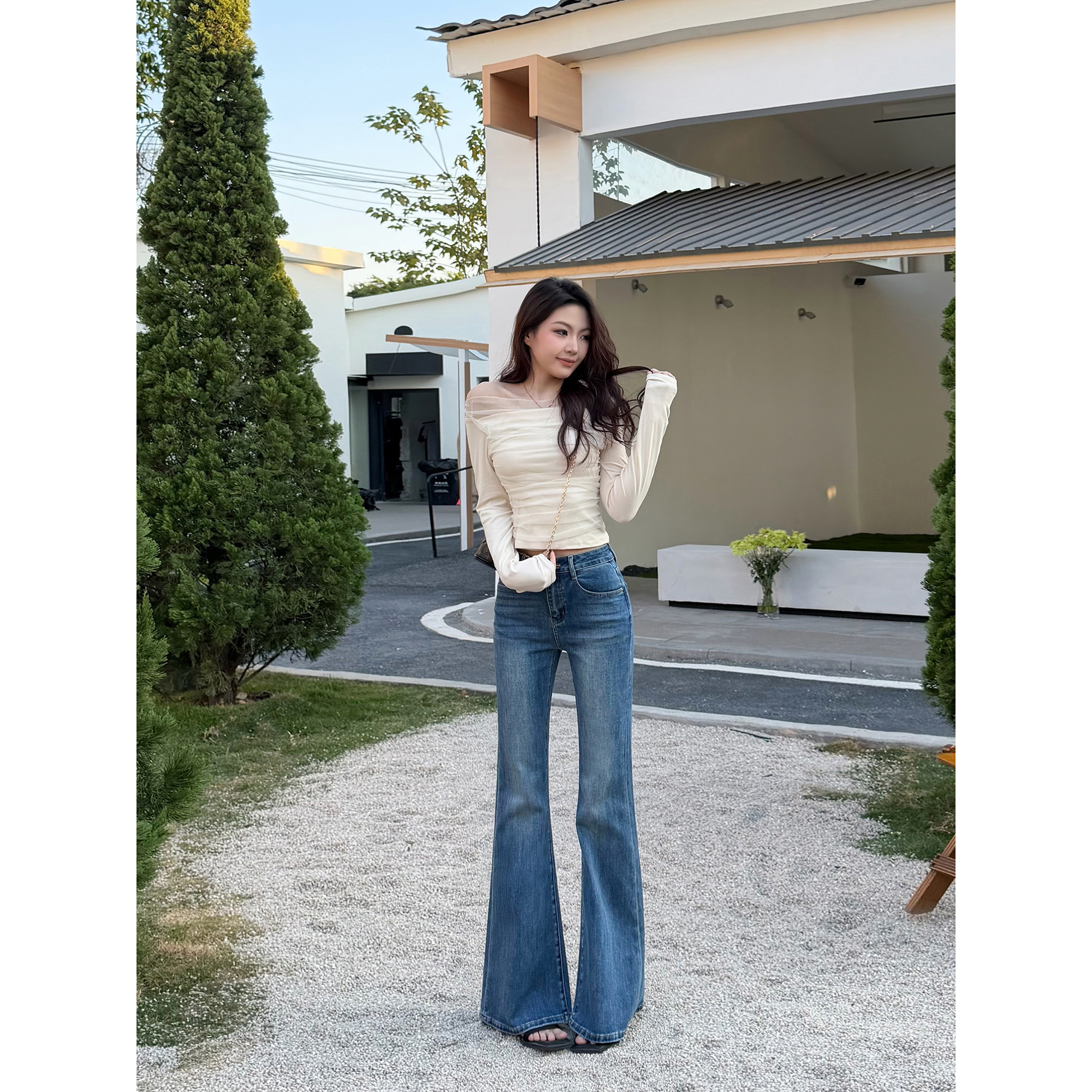 王家有鱼2026早春新款复古修身不贴腿微喇牛仔裤女款时尚百搭裤子