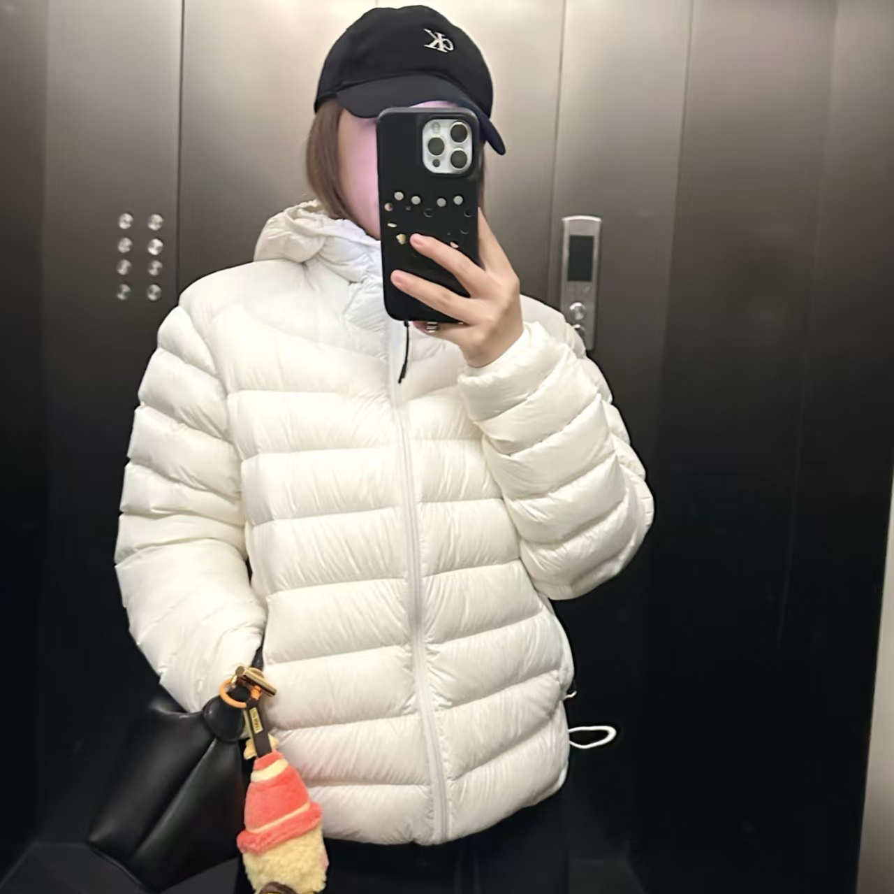 2025冬季新款龟背羽绒服女排骨轻薄泡芙短款连帽小个子时尚潮外套