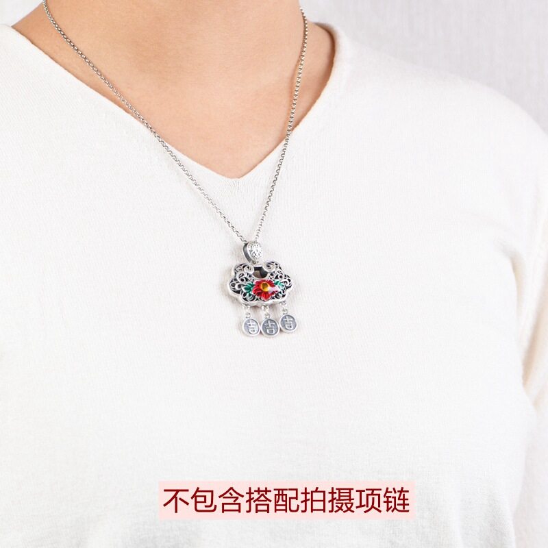 复古民族风吊坠镂空吉祥如意锁景