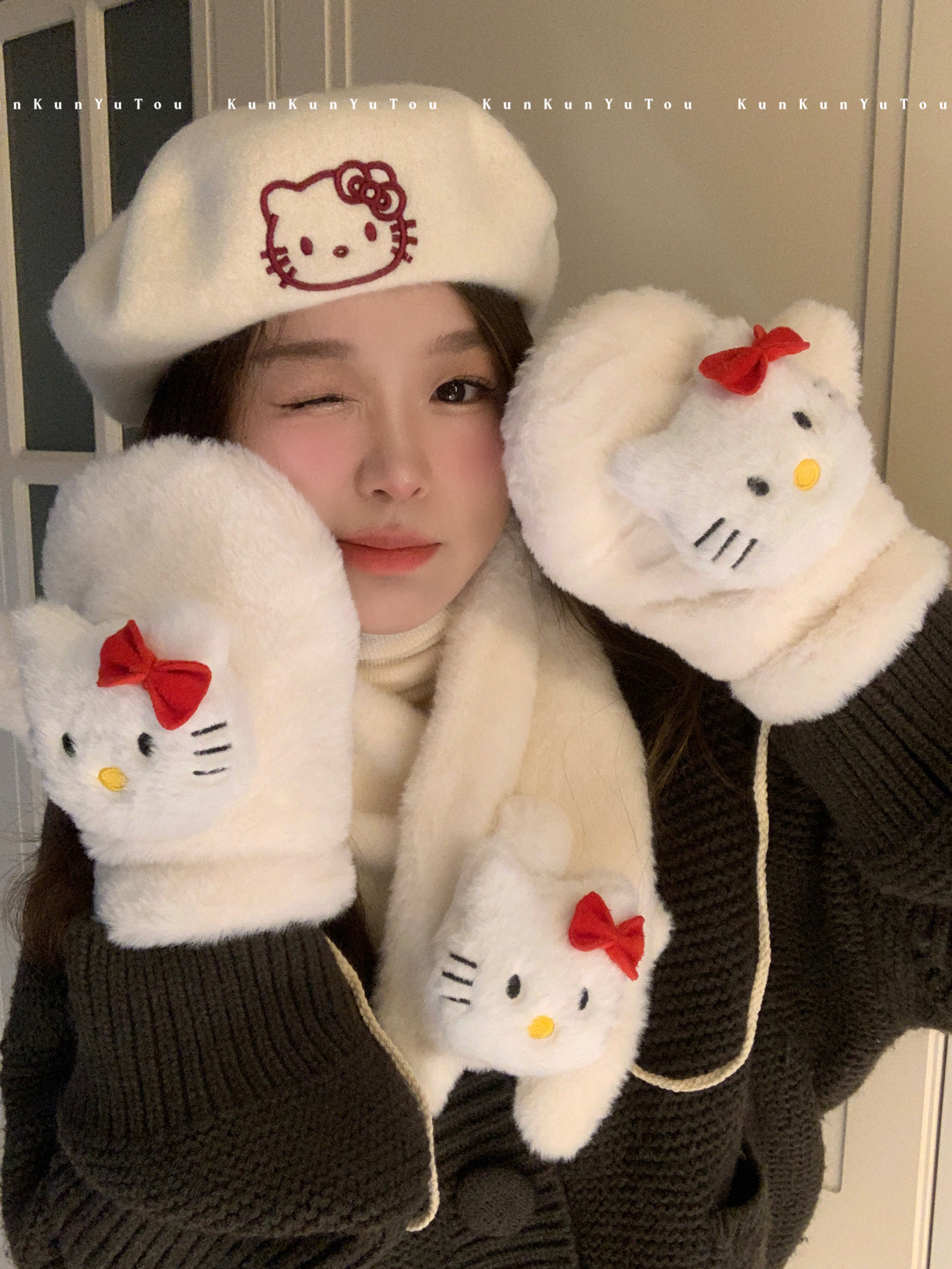 HelloKitty帕恰狗毛绒交叉短款围脖手套两件套秋冬骑行防风保暖女,服饰配件/皮带/帽子/围巾,手套,淘宝优惠券,粉丝福利购,淘宝优惠卷