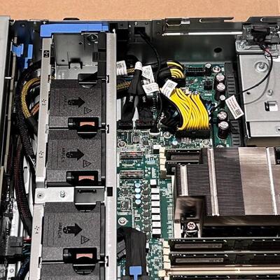 戴尔R750xs 双路2U 16内存位，可按需求配