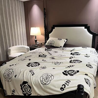 四季可用 薄款山茶花毛毯 舒适多功能盖毯 牛奶绒休闲毯子