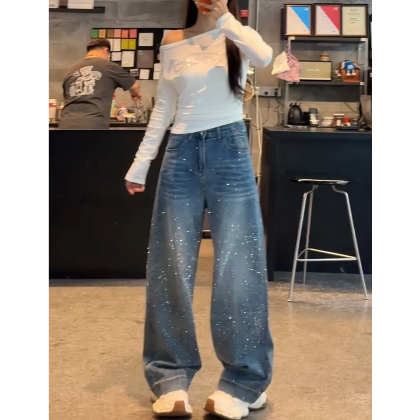 今年流行的重工烫钻牛仔裤女