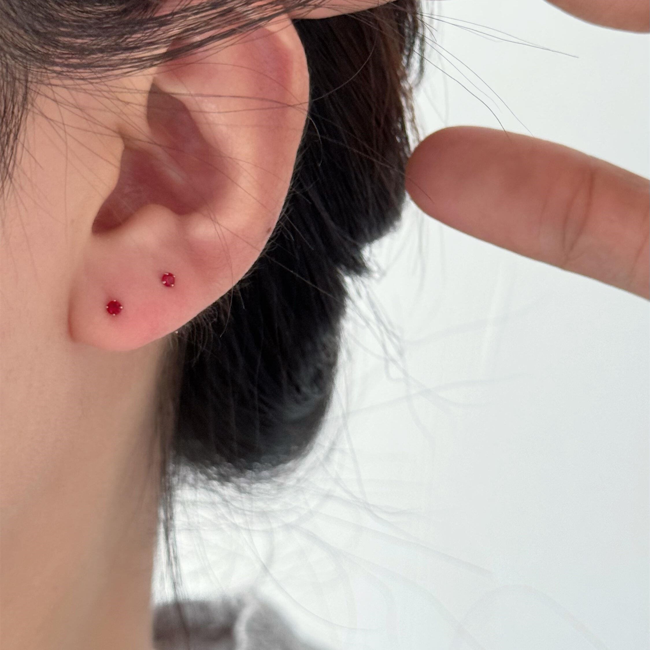 石榴红色mini锆石耳钉女养耳洞睡觉免摘简约百搭高级感耳环