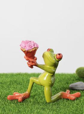 树脂青蛙摆件求婚送花创意可爱工艺品情侣办公桌面装饰送女友礼物