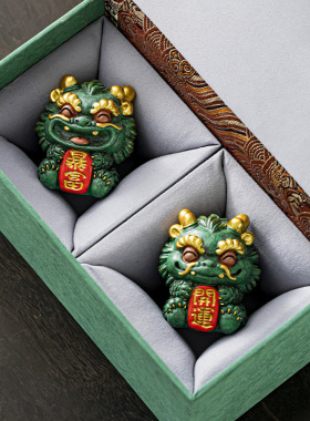 Green sand and stone attract wealth, auspicious beasts like qilin bring good luck and wealth, a pair of cute small orna