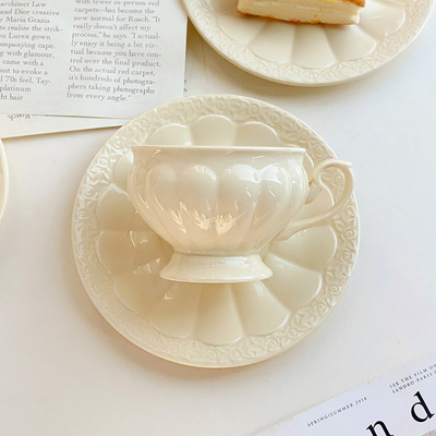 European court style coffee cup and plate set, high footed mug design, niche, high aesthetic value, latte art afternoon