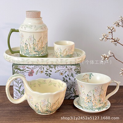 Light luxury retro oil painting, wind chime flower, ceramic coffee cup, plate, high aesthetic value, household drinking