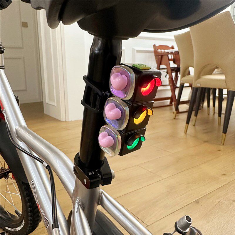 夜骑车尾灯公路车夜行灯山地车警示灯自行超亮可爱卡通新款充电女