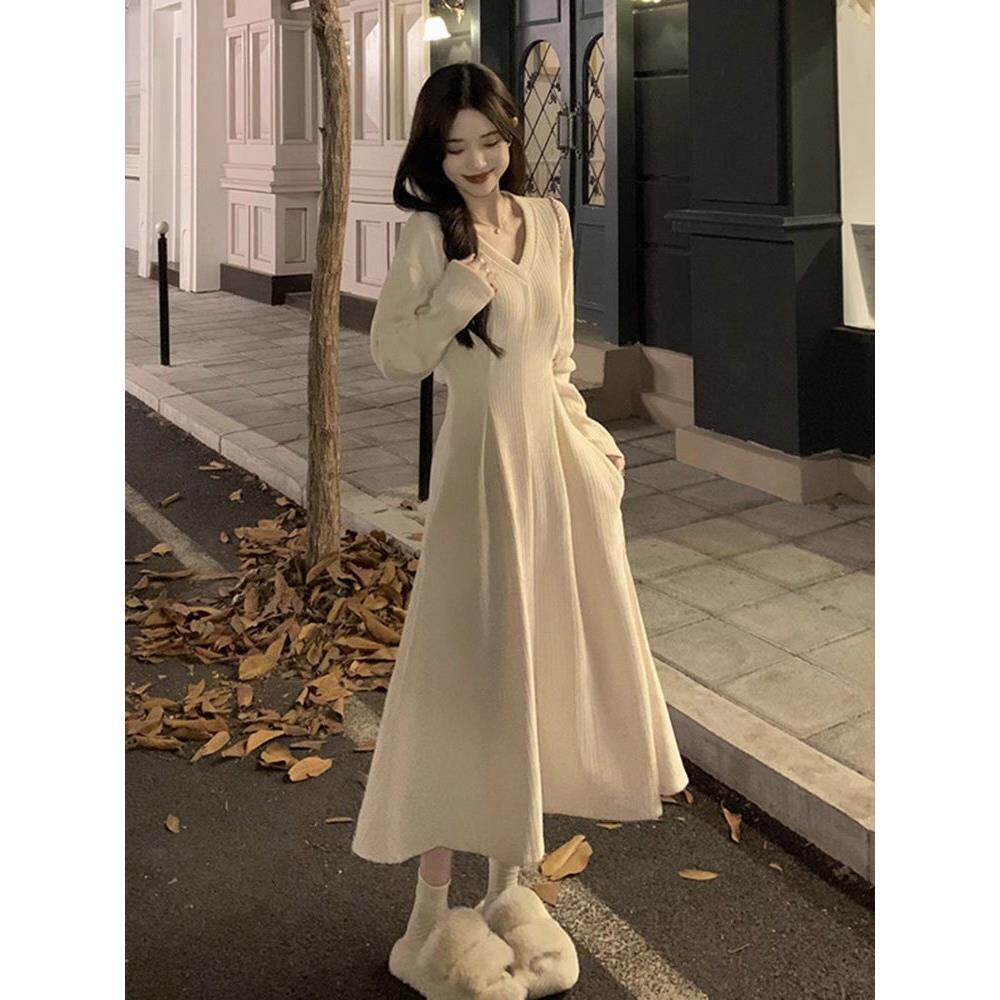 法式白色针织连衣裙女春秋季配大衣内搭高级感打底毛衣长裙小个子