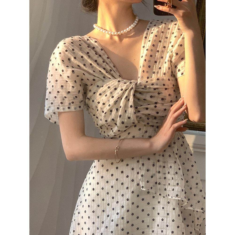 欧洲站2025年新款茶歇法式长裙子女小众设计感显瘦碎花白色连衣裙