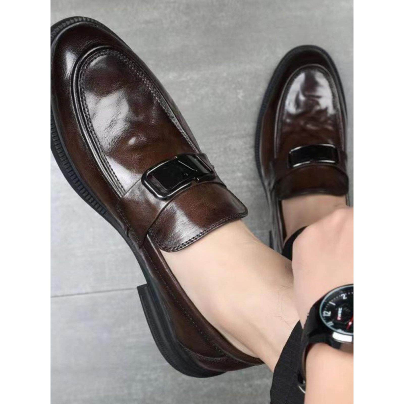 时尚品牌层牛皮休闲男皮鞋，英式豆豆鞋，正式商务时髦的拖鞋