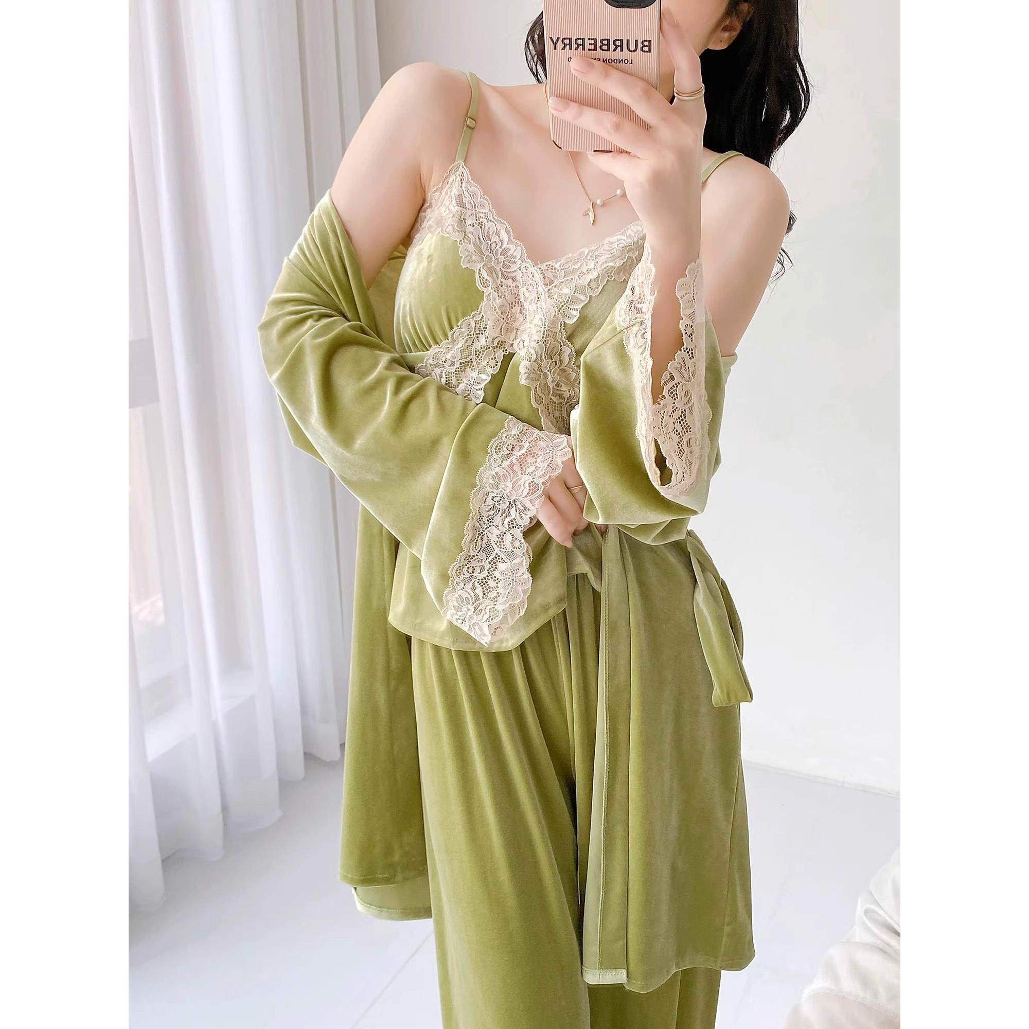 金丝绒睡衣女春秋冬2025新款性感吊带睡袍长裤三件套带胸垫家居服