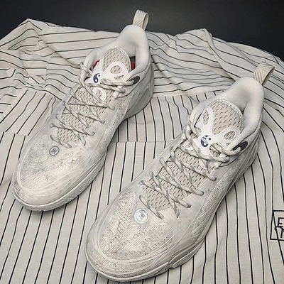 LiNing李宁 月岩 拉塞尔一代 全掌䨻科技 蝴蝶型TPU 减震篮球鞋