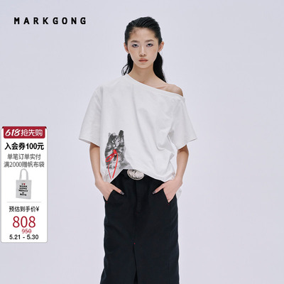 MARKGONG斜开肩小猫印花短袖T恤