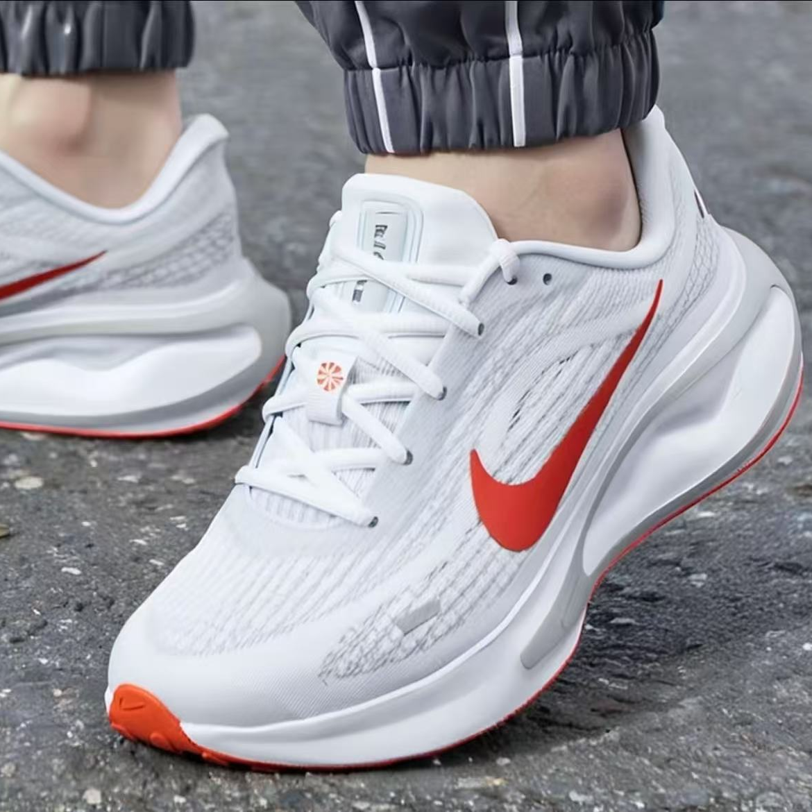Nike耐克 Journey Run 男子公路白红跑步鞋舒适透气FN0228-106