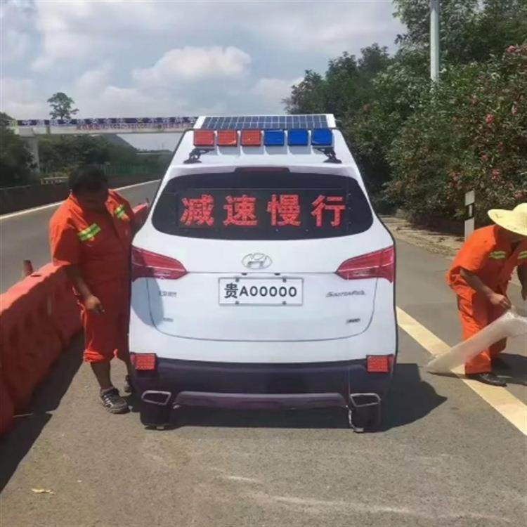 交通标志牌车辆出入厂区路段学校路口注意行人施工减速慢行指示牌