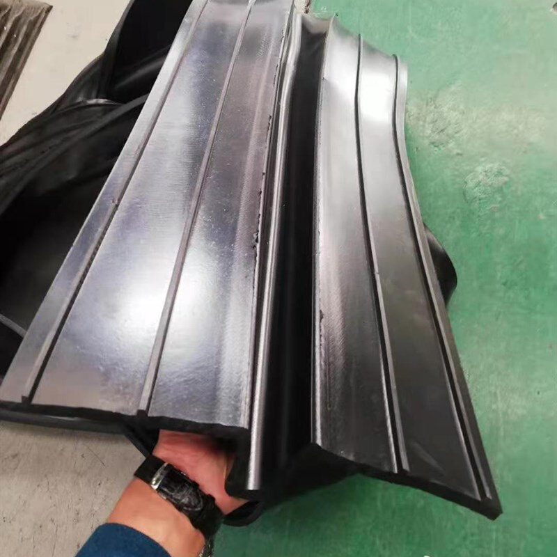 651 652型 中埋钢边式外贴背贴式可卸式遇水膨胀建筑用橡胶止水带