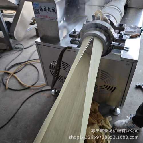 全自动多功能红油面皮机厂家家用不锈钢电动阿宽面皮挤出机图片