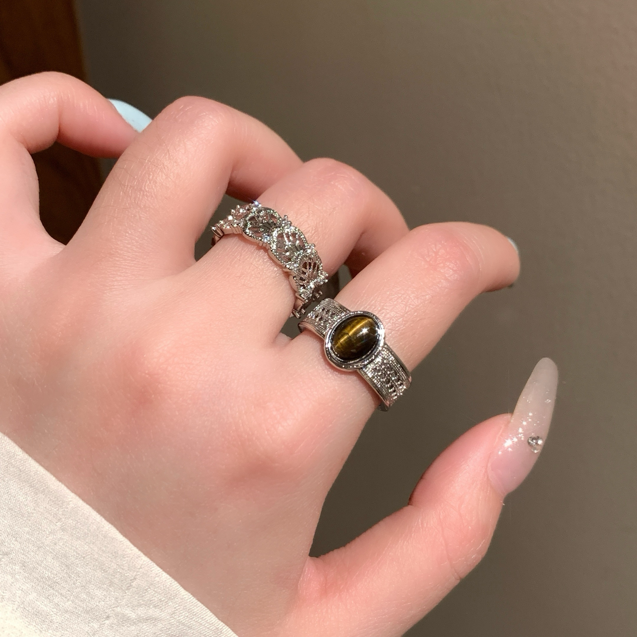 中古做旧镂空雕花虎眼石戒指女小众设计感复古素圈食指戒