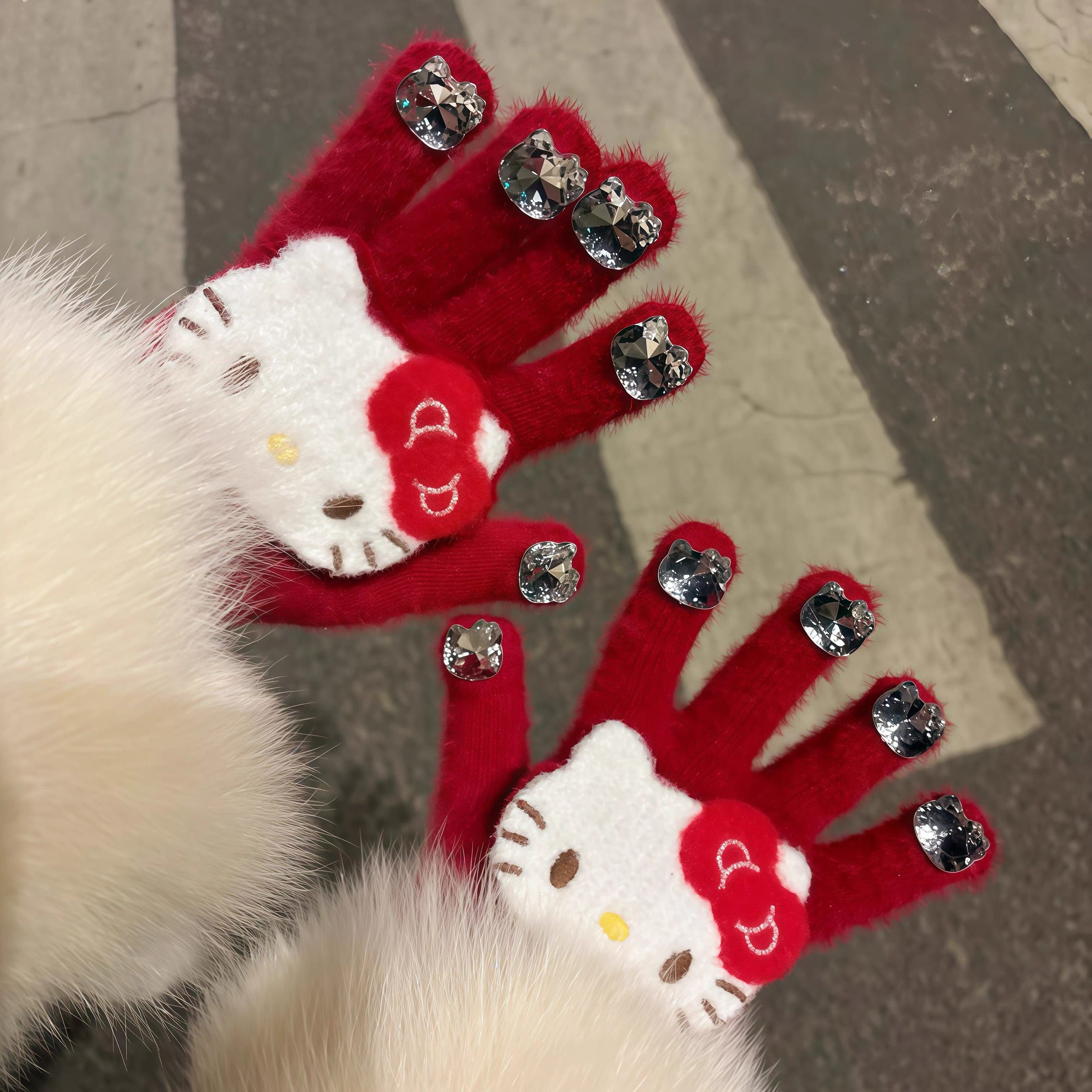 可爱带钻kitty手套女秋冬保暖毛绒分指户外骑行滑雪防寒防滑学生