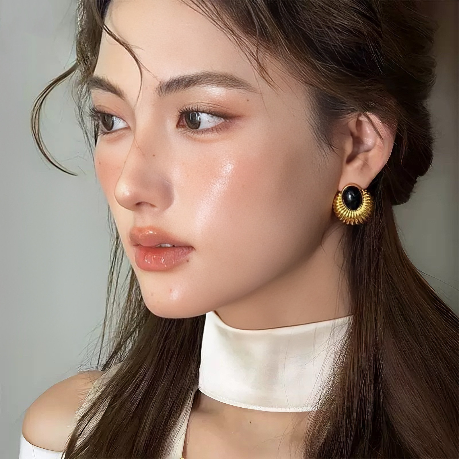 法式高级黑色椭圆形复古耳环女小众轻奢金色气质冷淡耳钉耳饰