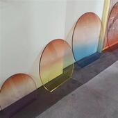 渐变色亚克力板彩色定制加工网红店装 饰材料uv印刷炫彩透明玻璃板