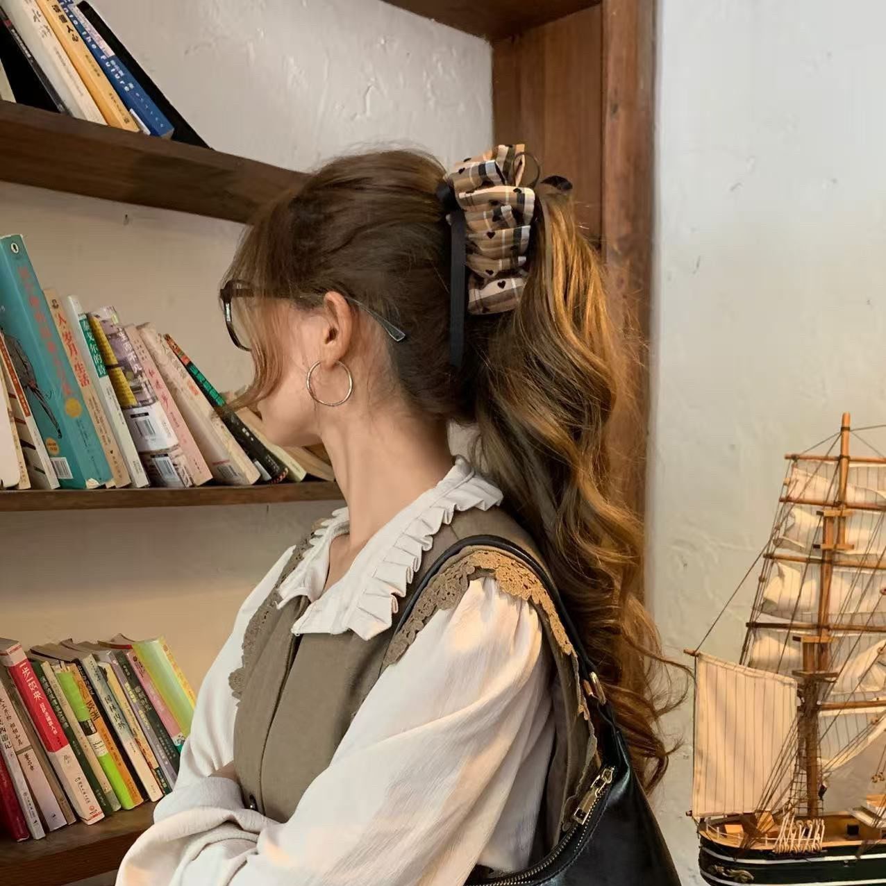 韩国法式波点布艺褶皱香蕉夹女2025新款高级感气质高马尾发夹抓夹