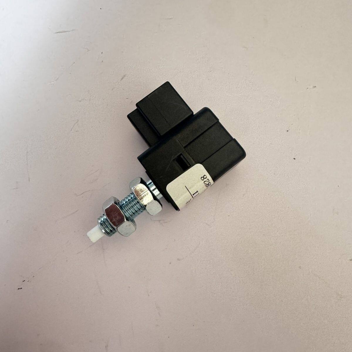 北汽幻速S6刹车灯开关信
