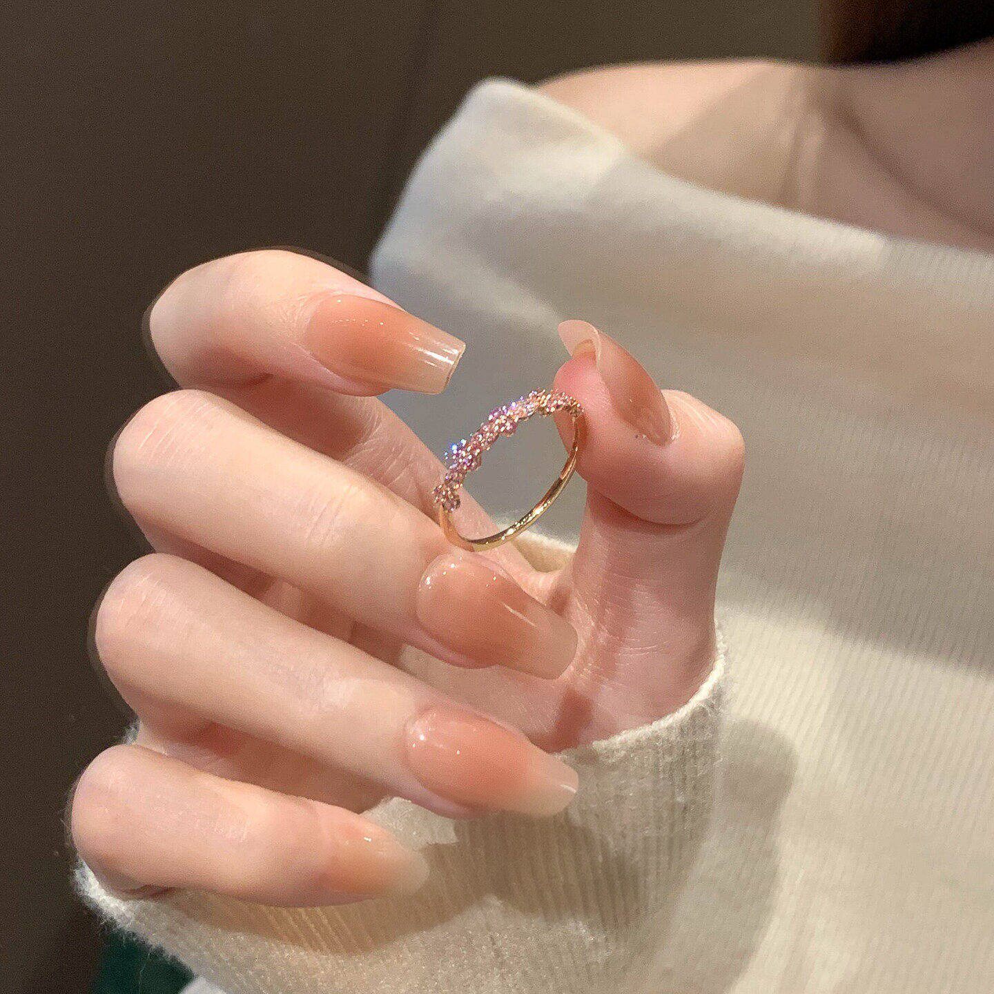 银色戒指女小众设计粉仿闪钻香槟金细圈食指戒轻奢高级感精致指环