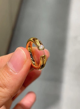 时尚金色泥鳅背仿闪钻素圈戒指女