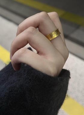 金色纹理感宽边素圈戒指复古简约轻奢个性百搭食指戒