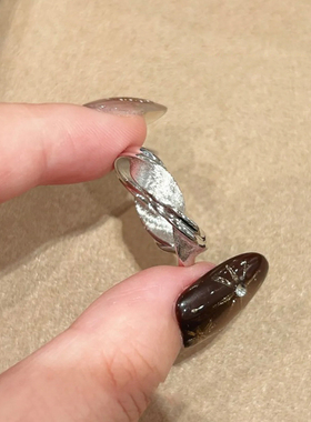 极简银色拉丝戒指女士精致高级感