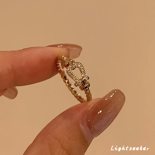 金色马蹄扣戒指女开口中古重工指环高级感精致爆闪食指戒