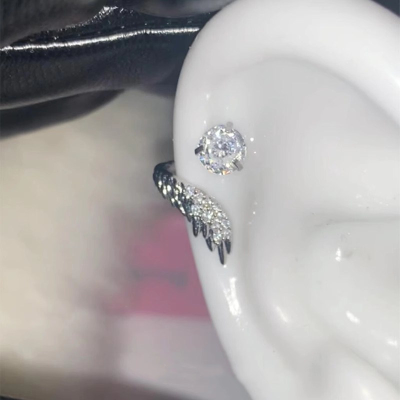 绝美天使羽翼耳骨钉女款轻奢