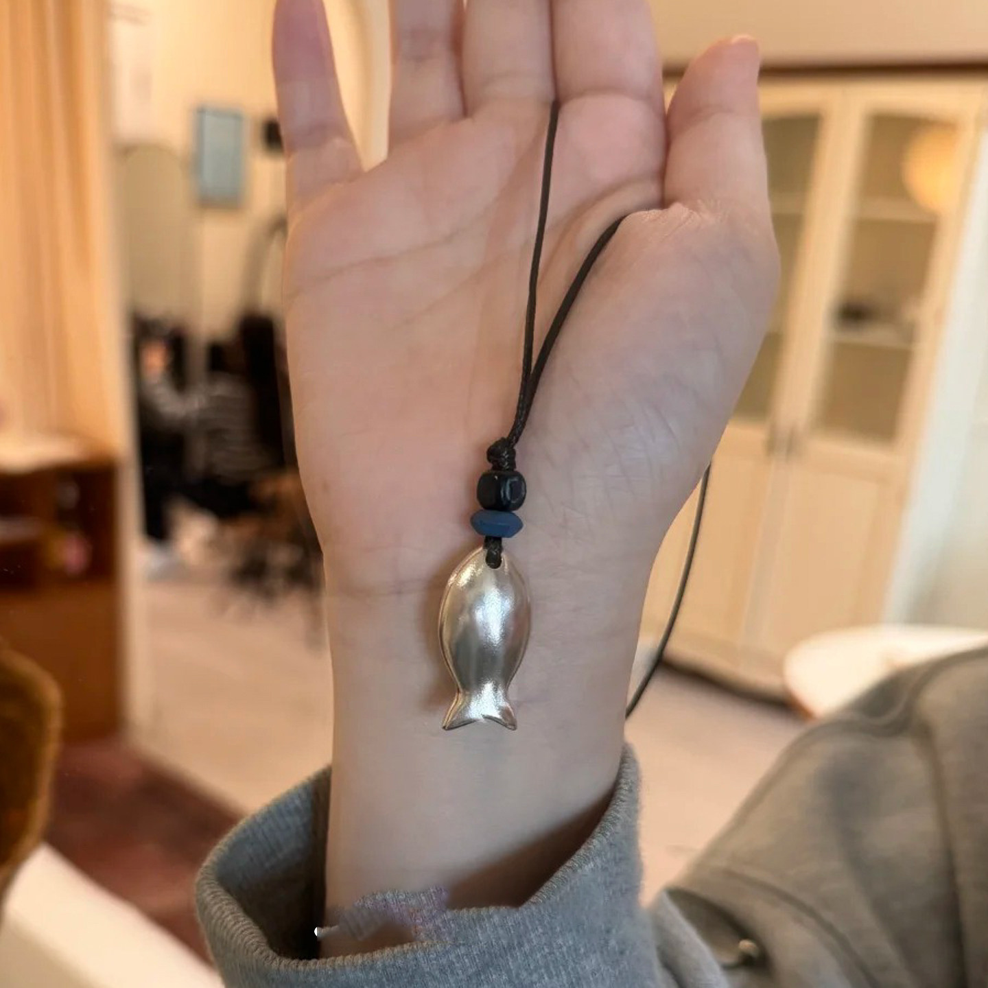 银色小鱼吊坠项链女款韩系ins简约百搭小众设计感长款毛衣链秋冬