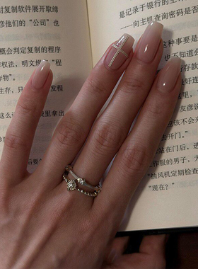 中古风仿镶钻咖啡金色鸢尾花戒指