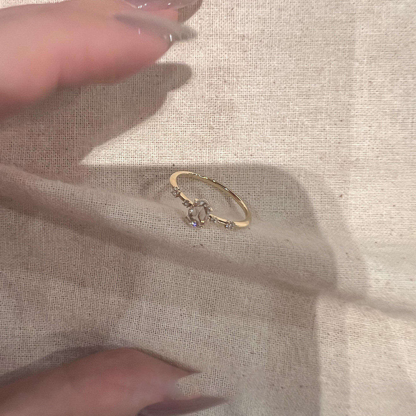 金色简约满天星椭圆仿锆石戒指女图片
